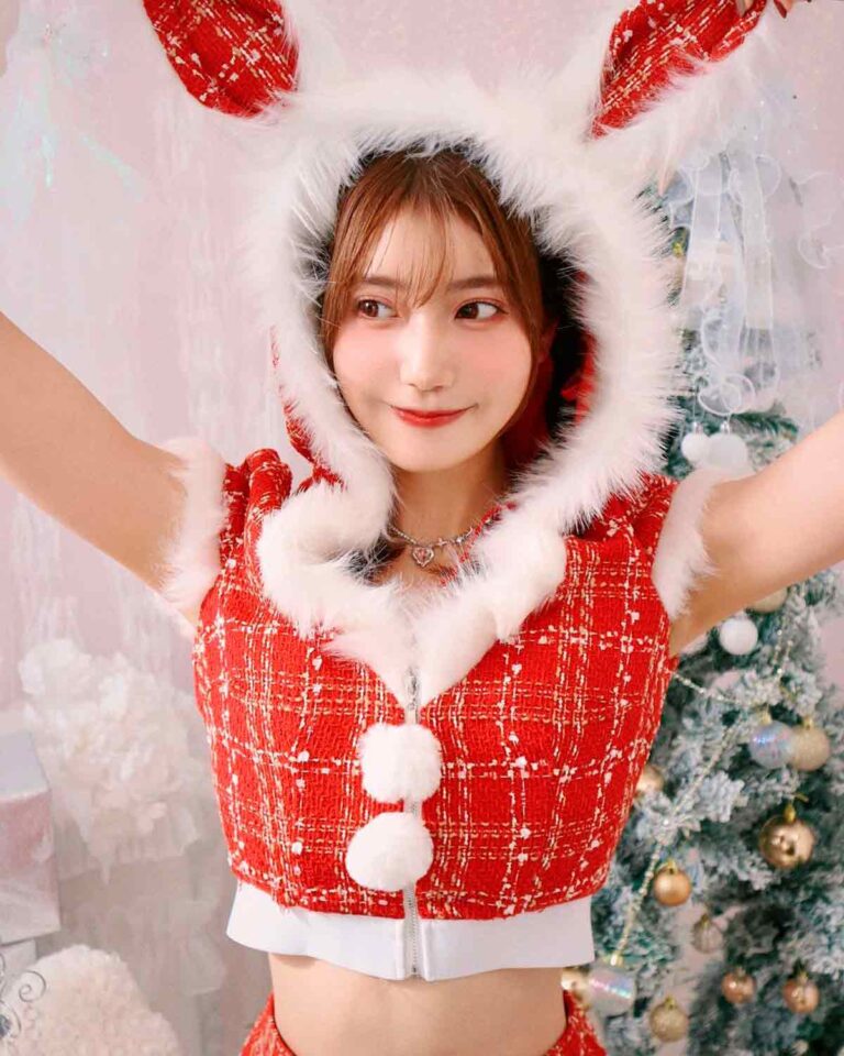 Natsuki Abe quyến rũ trong bộ ảnh cosplay đón Giáng Sinh