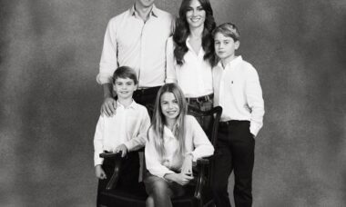 The portrait was posted with the caption: "Our family Christmas card for 2023." Photo: Reproduction X @KensingtonRoyal
