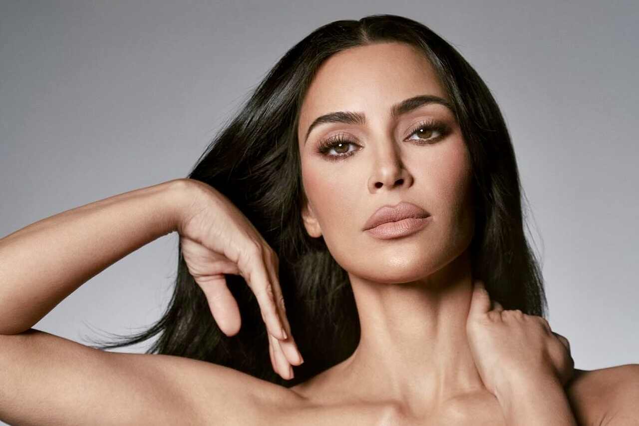 Kim Kardashian desabafa sobre psoríase: "Isso é doloroso"