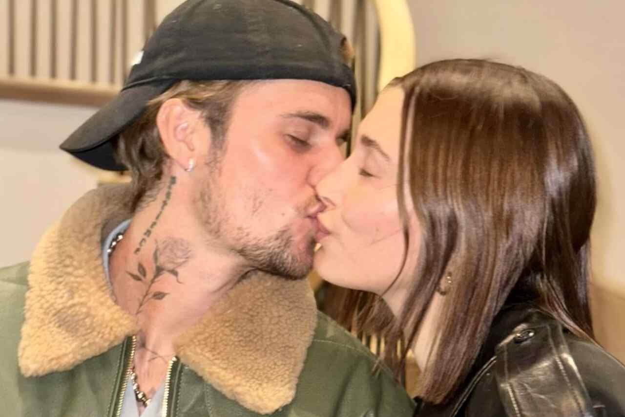 Justin Bieber deler et forelsket billede med sin kone, Hailey