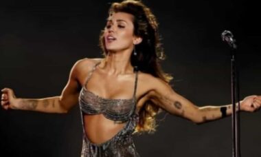 Miley Cyrus esclarece brincadeira de 'ir sem roupa íntima' no Grammy