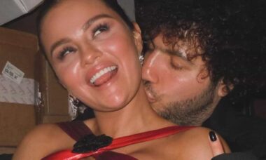 Laulaja Selena Gomez jakoi kuvan poikaystävänsä Bennyn kanssa. Kuva: Instagramin toisto @selenagomez