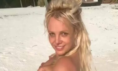 Britney Spears julkaisi kuvia paratiisirannalla, mikä herätti keskustelua miesten saamasta vapaudesta ja naisten saamattomuudesta. Kuva: Reproduktion Instagram