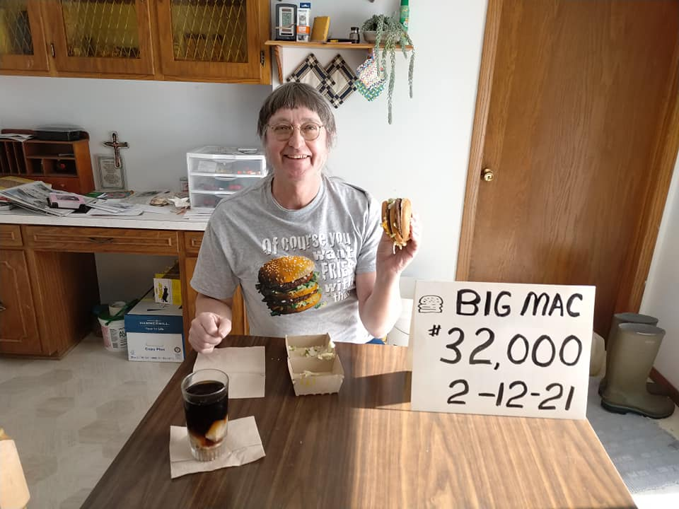 Mies rikkoo oman maailmanennätyksensä elämänsä aikana syötyjen Big Macien määrässä