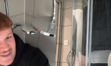 TikToker tenta tomar banho em Airbnb e não cabe no chuveiro