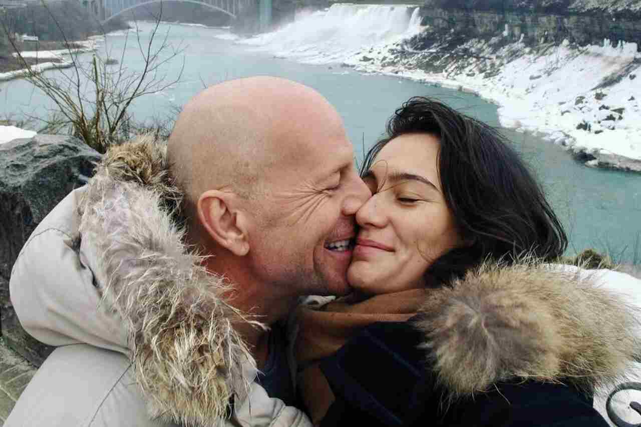 Emma Heming nega que Bruce Willis 'não tem mais alegria' após diagnóstico de demência