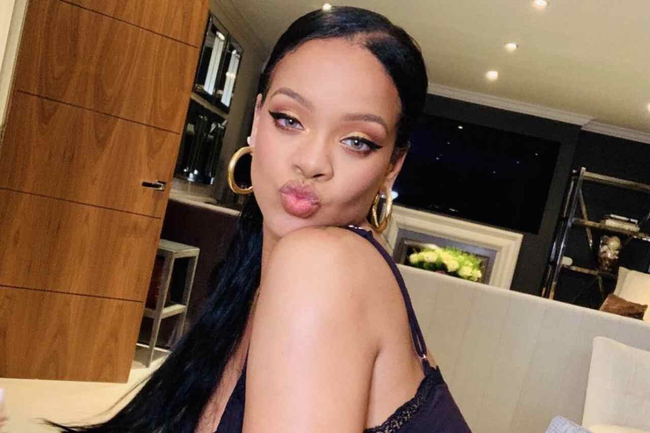 Rihanna ontvangt een vergoeding van 9 miljoen dollar voor optreden op feest van miljardairszoon in India