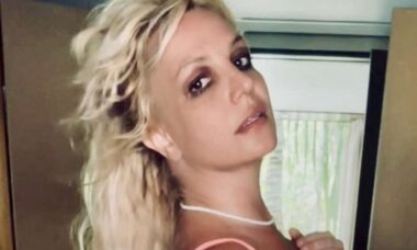 Britney Spears está em risco de falência após gastar milhões em férias exóticas, diz site