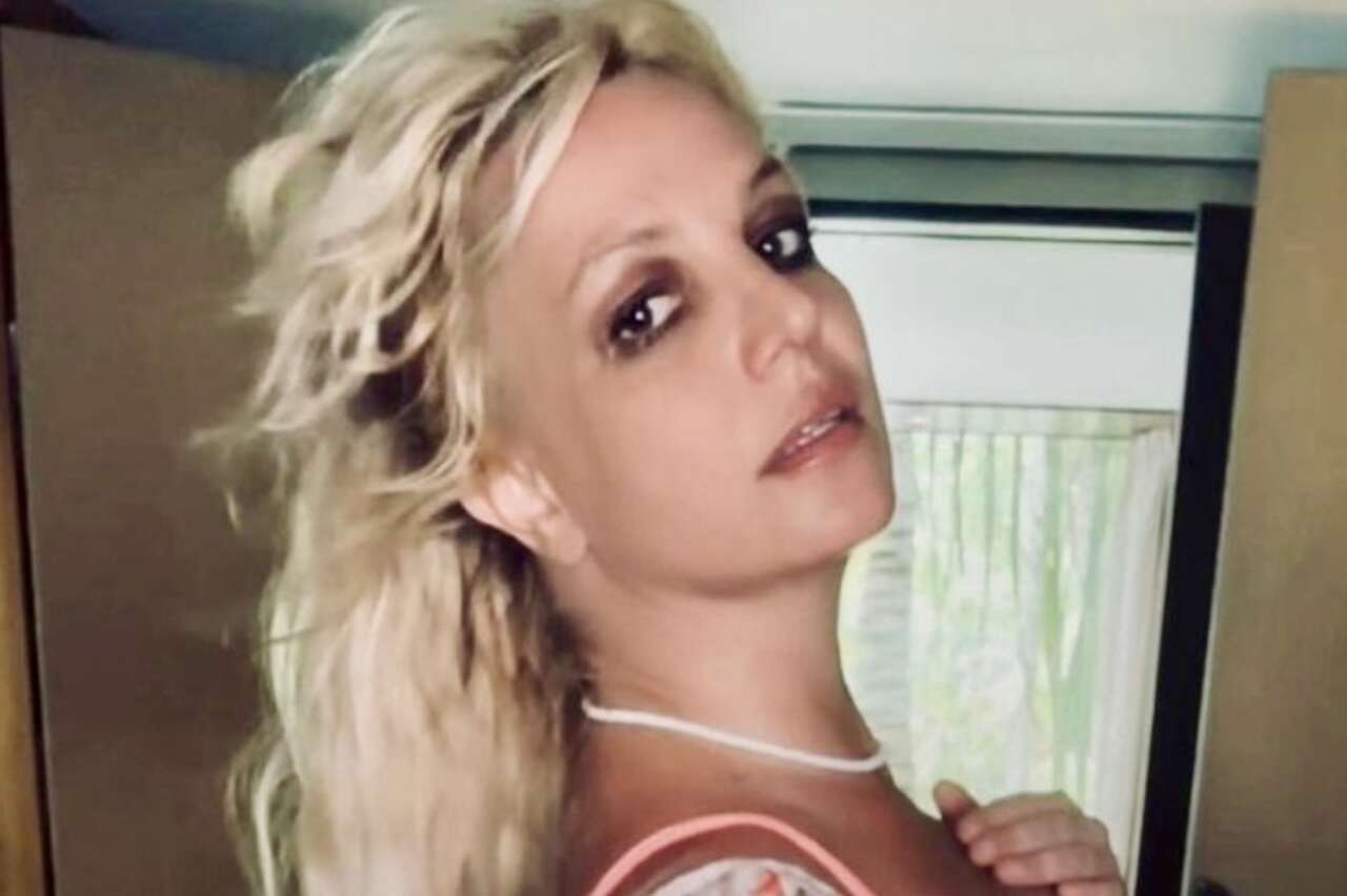 Britney Spears er i fare for konkurs etter å ha brukt millioner på eksotiske ferier, sier nettsted 