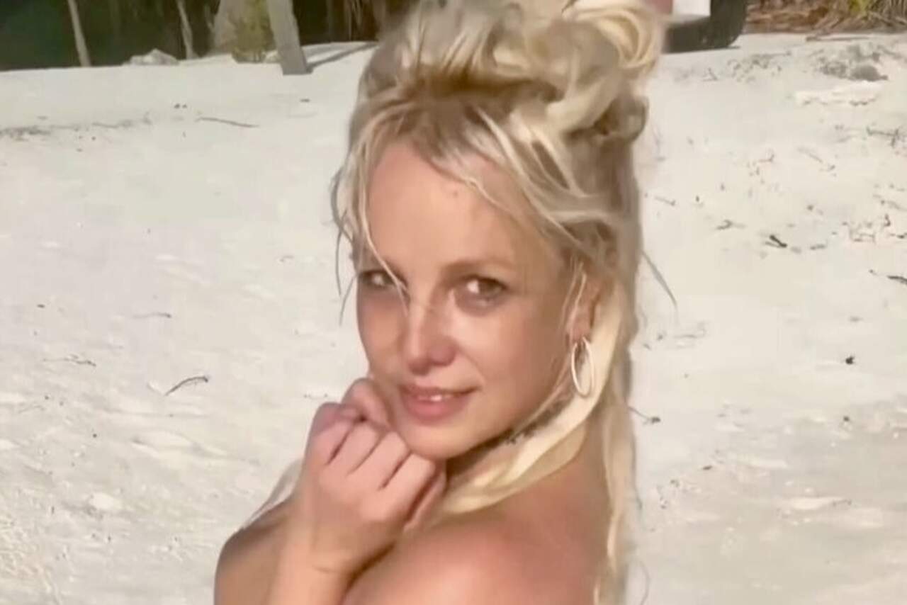Britney Spears úplně odhaluje své tělo ve novém příspěvku