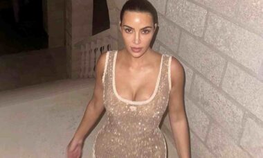 Kim Kardashian recebe críticas após postar cliques de ensaio ousado produzido pela filha