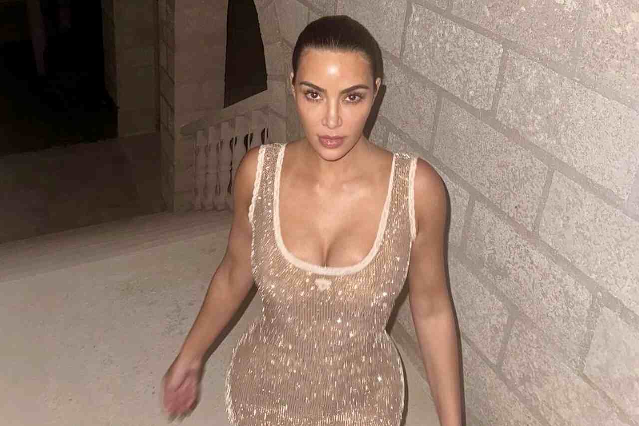 Kim Kardashian får kritikk etter å ha delt dristige bilder tatt av datteren