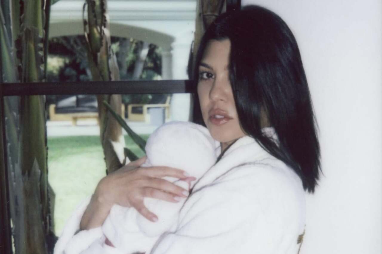 Kourtney Kardashian onthult dat ze haar eigen moedermelk drinkt