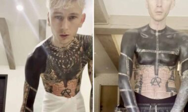 Machine Gun Kelly mostra doloroso processo de tatuagem 'blackout'