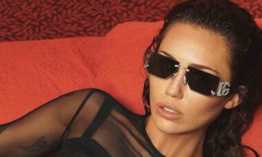 Miley Cyrus arrasa em campanha de óculos de grife italiana