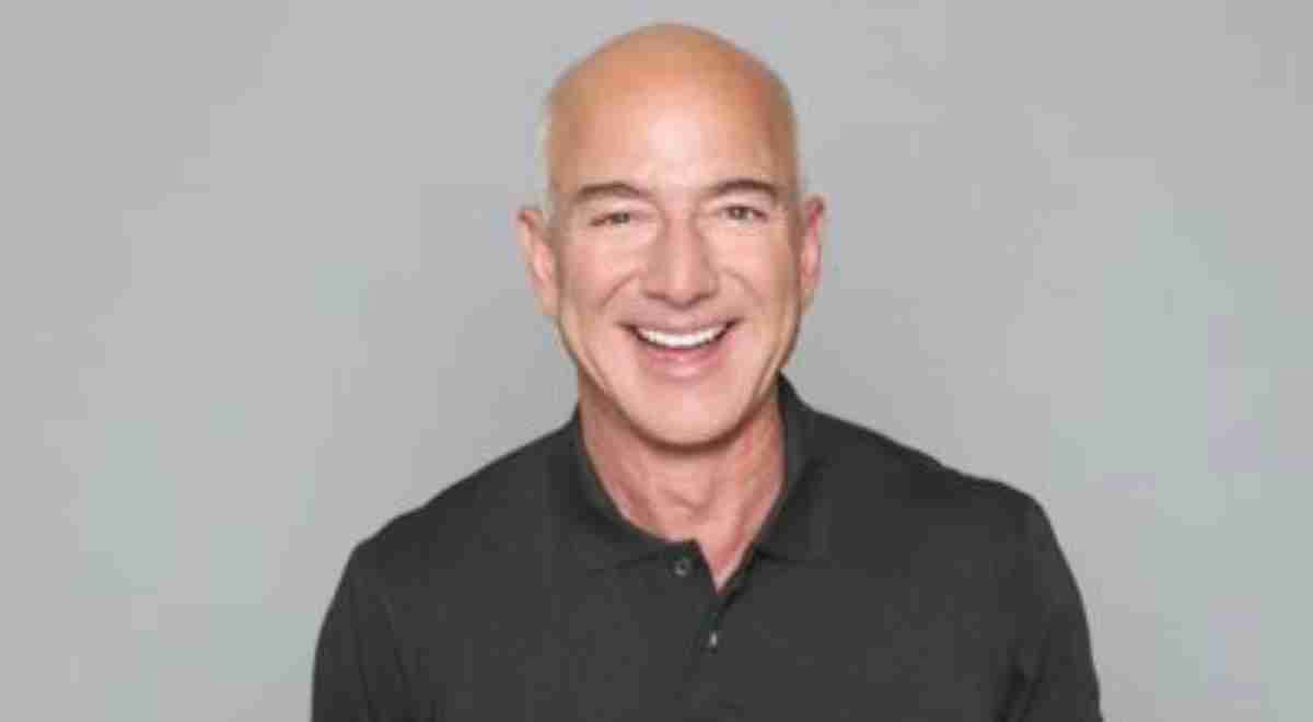 Miliardario Jeff Bezos. Foto: Riproduzione Twitter Jeff Bezos