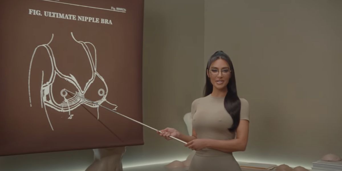 Sutiã moldado sobre o corpo de Kim Kardashian tem detalhe que chama a atenção