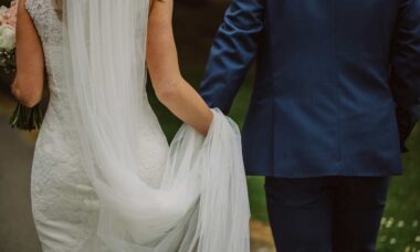 Noiva se choca ao descobrir que sogra amamentou seu futuro marido antes da cerimônia de casamento