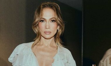 Jennifer Lopez alimenta rumores de separação de Ben Affleck ao promover filme com mensagem ousada (Instagram / @jlo)