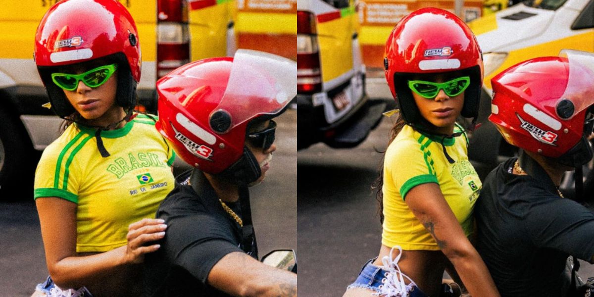 Anitta maakt een motorritje in Brazilië in een short die bijna te veel laat zien