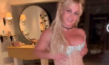 Britney Spears mostra que perdeu peso em vestido provocante. Fotos e vídeo: Reprodução Instagram @britneyspears