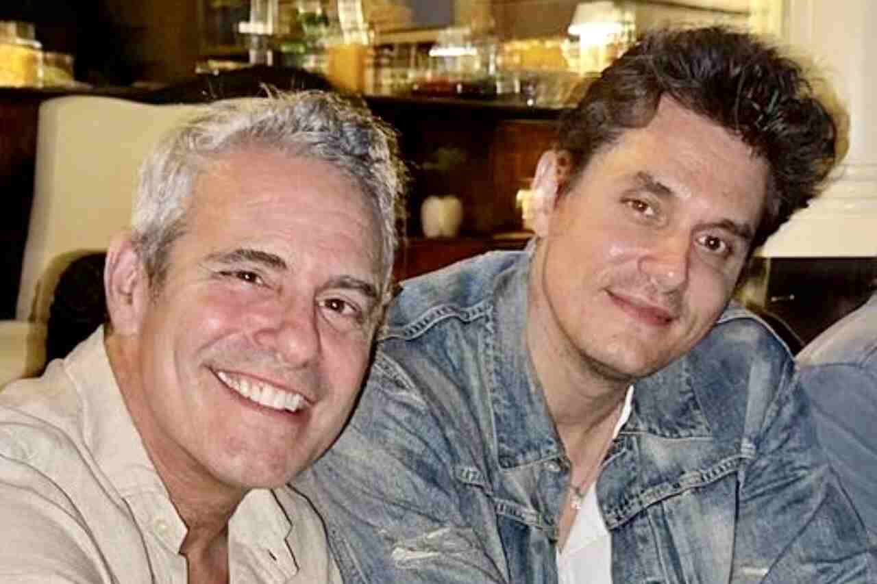 Sono circolati rumors di romance tra Andy Cohen e John Mayer, e il presentatore ha parlato della questione. Foto: Riproduzione Instagram