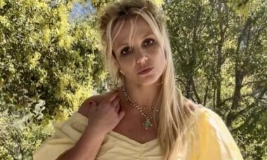 Britney Spears revela que está com o pé quebrado após incidente em hotel de Los Angeles