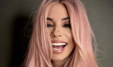 Laulaja esitteli kauniit vaaleanpunaiset hiukset muodonmuutoksen jälkeen. Kuva: Reproduktio Instagram