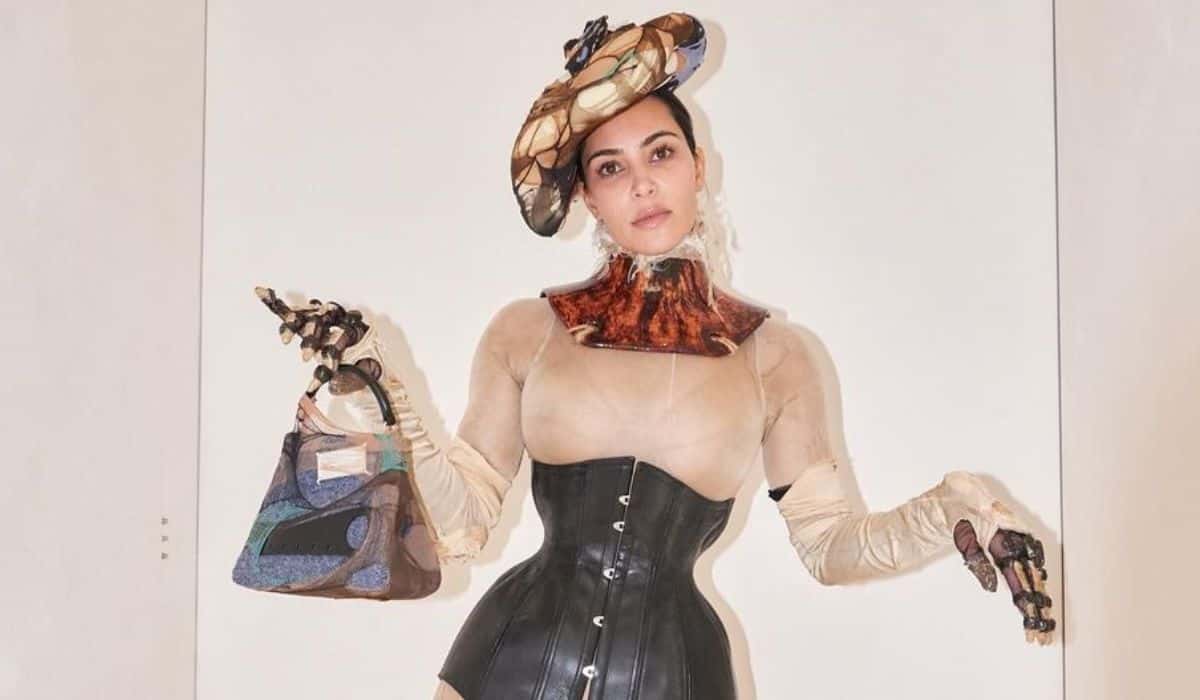 Kritika za svůj vzhled inspirovaný "rozbitou panenkou". Foto: Reprodukce Instagram @kimkardashian