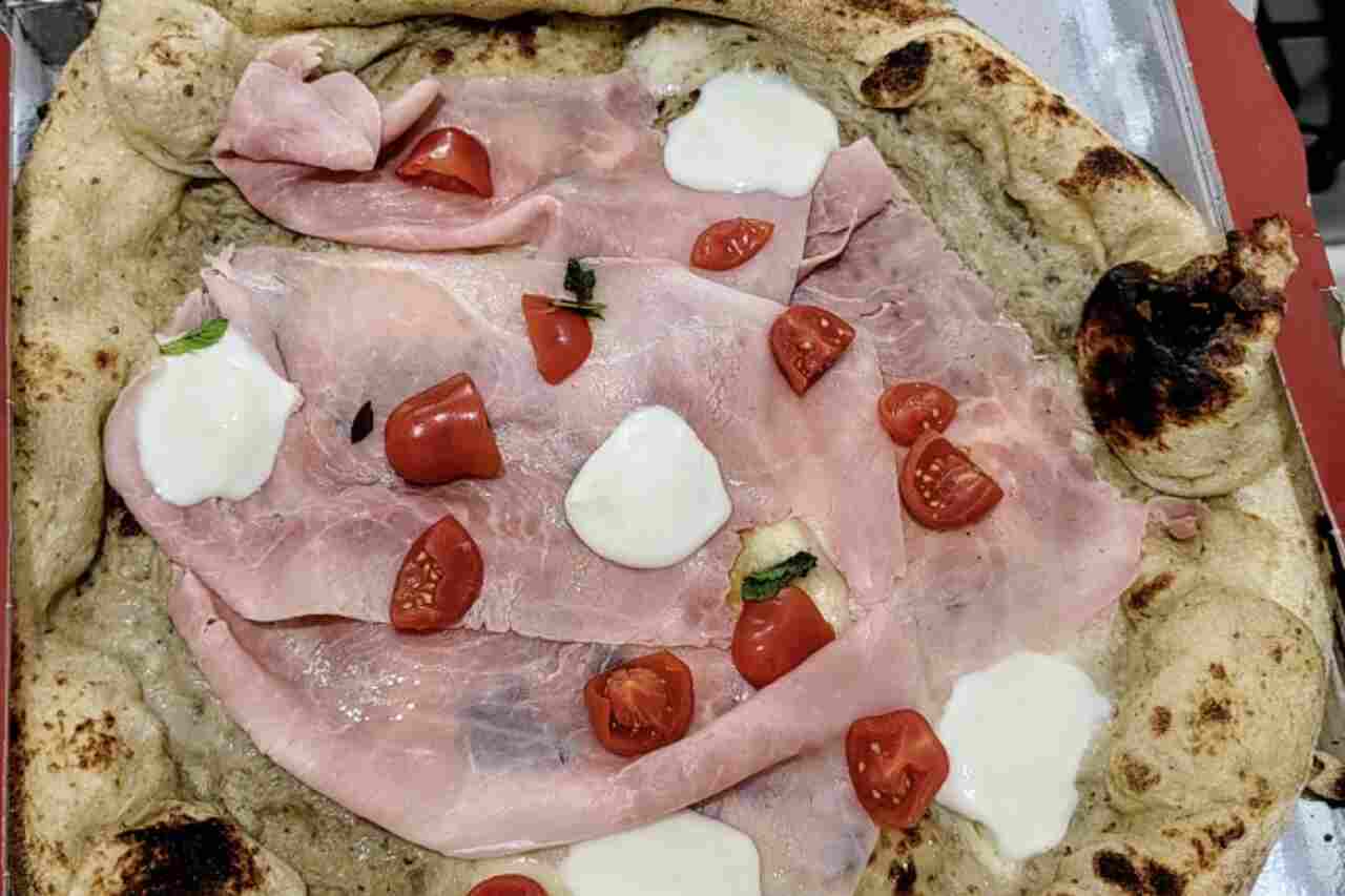 Man betaalt $17 voor pizza en foto wordt viraal. Foto: Reproductie/Instagram