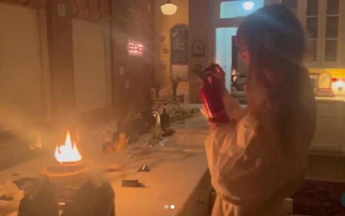 Taylor Swift slokker brann i sin leilighet i New York (Instagram / @gracieabrams)
