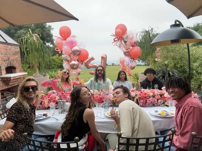 Heidi Klum celebrates 51st birthday with daring poolside photo and intimate party (Instagram / @heidiklum)