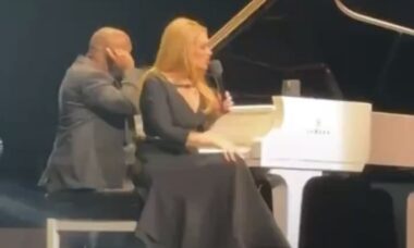 Adele rebate comentário homofóbico durante show em Las Vegas: "Você é estúpido?"