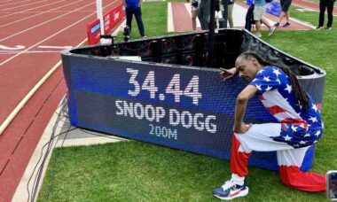 Rapper Snoop Dogg tijdens de 200 meter race bij de Amerikaanse olympische kwalificaties. Foto: Twitter Reproductie