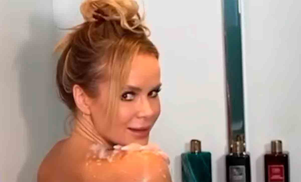 Amanda Holden. Bilder och video: Instagram @noholdenback