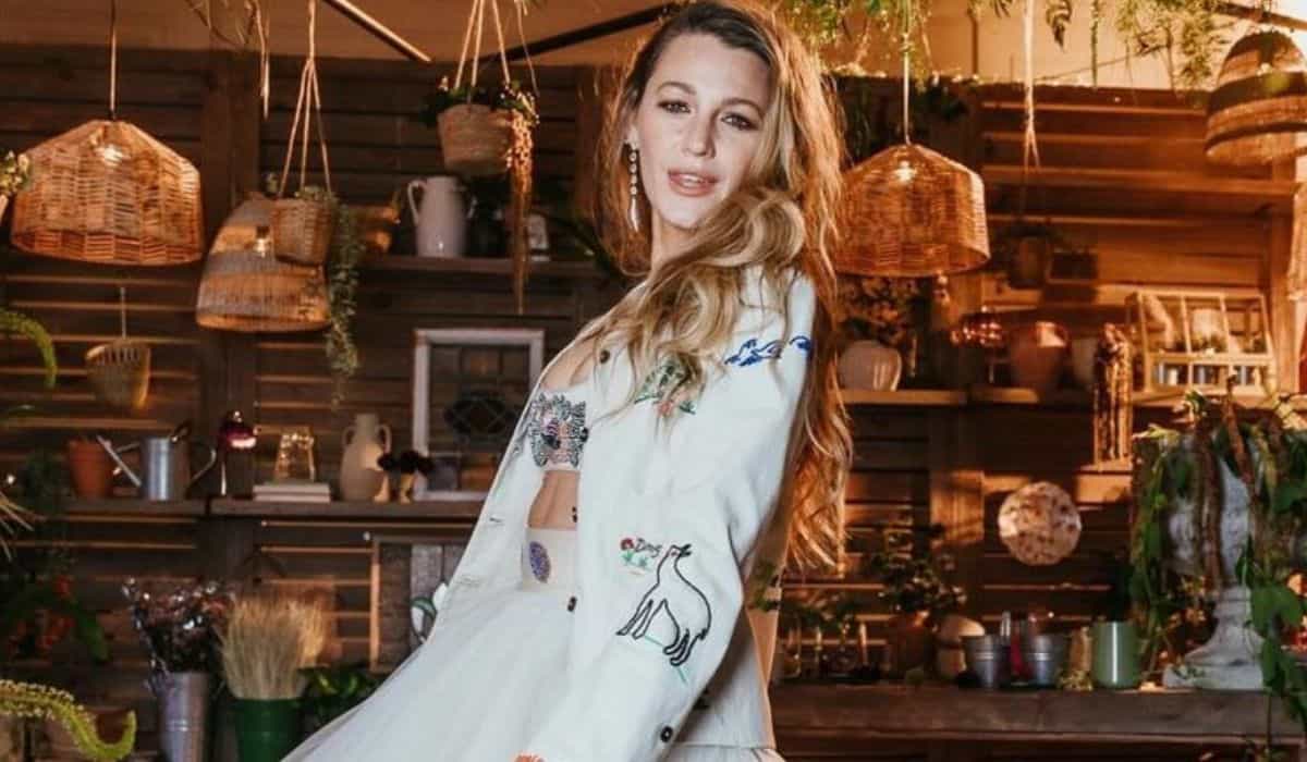 Blake Lively encanta ao posar com visual de bailarina ao promover novo filme "It Ends With Us"