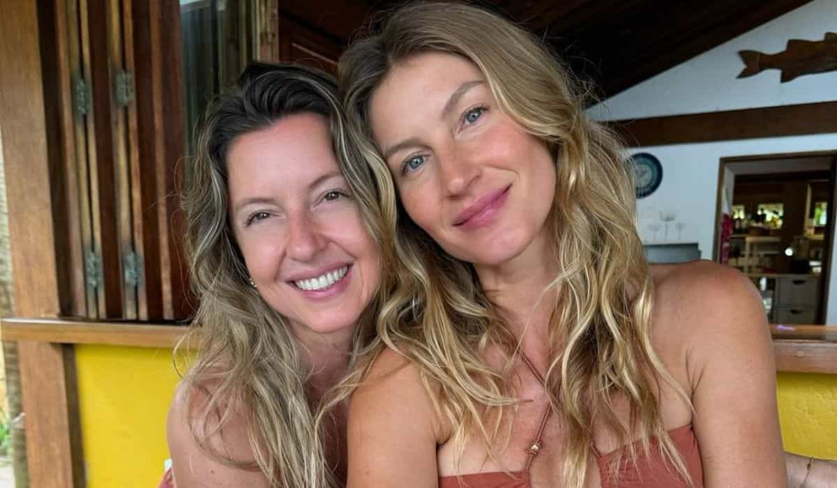 Gisele Bündchen celebra os 44 anos com sua irmã gêmea: "me sinto abençoada"