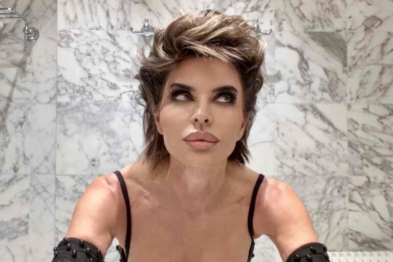 Lisa Rinna posts daring photo to celebrate 61st birthday