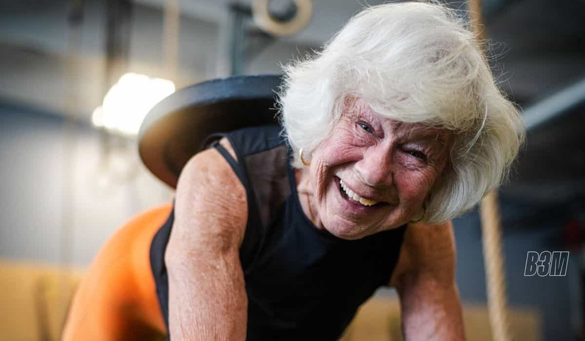 I en alder af 78 år fortryller Joan MacDonald internettet med sin fysiske transformation og fitnessliv