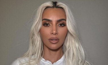 Kim Kardashian revela ter feito experimento facial ousado com ovas de salmão