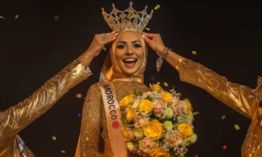 Influenciadora marroquina Kenza Layli é coroada a primeira Miss AI do Mundo