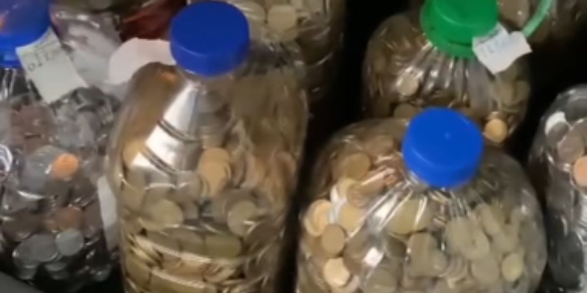 Man in Brazil Uses Over $3,000 in Coins to Buy Car, and Images Go Viral on Social Media