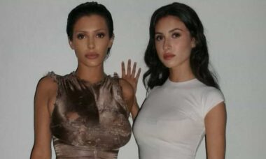 Bianca Censori e sua irmã Angelina chamam atenção com looks ousados em evento de Kanye West