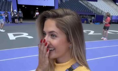 "Atleta mais linda do mundo" se emociona ao entrar em pista olímpica pela primeira vez