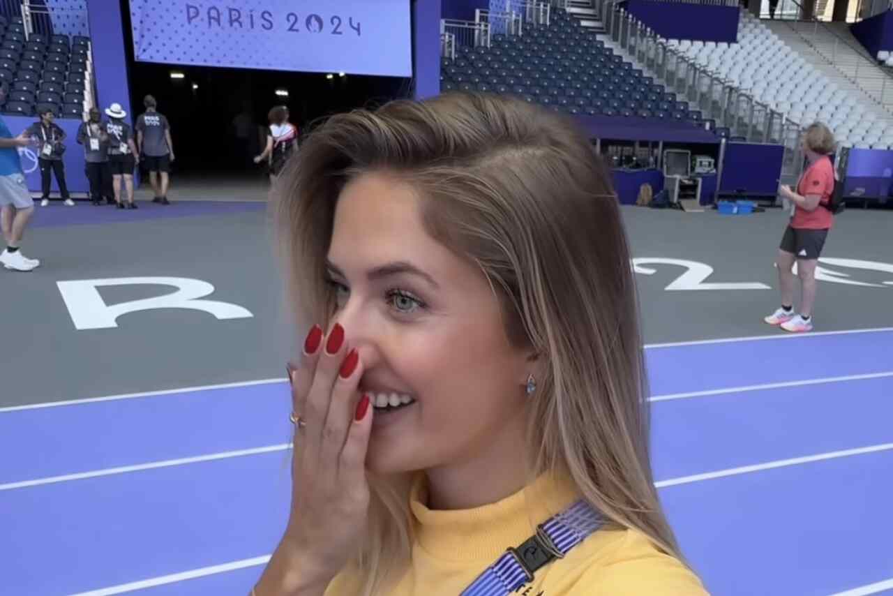 "La atleta más hermosa del mundo" se emociona al entrar en la pista olímpica por primera vez