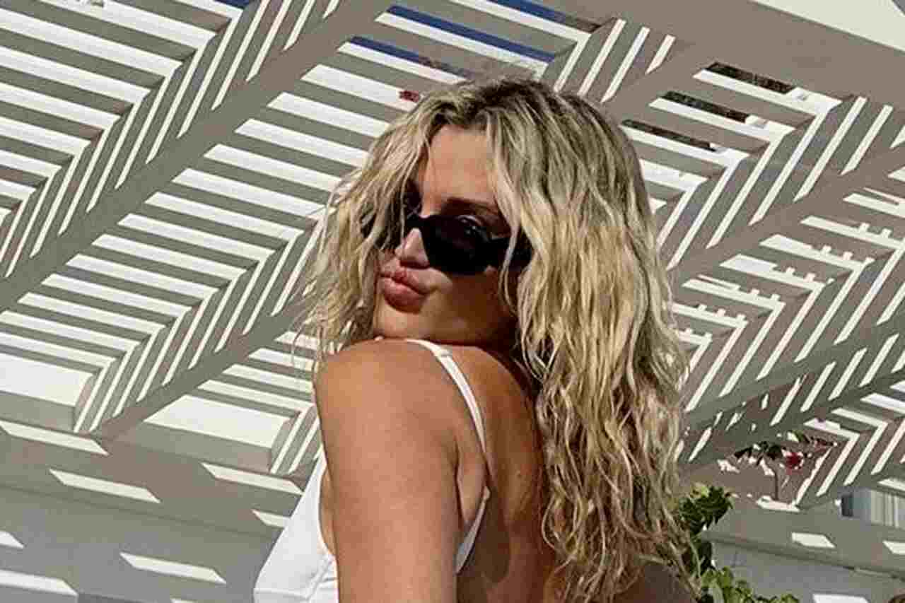 Ashley Roberts shows off her flawless physique in vacation snaps from Greece