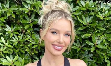 Helen Flanagan exibe atributos físicos impecáveis após posar com vestido decotado