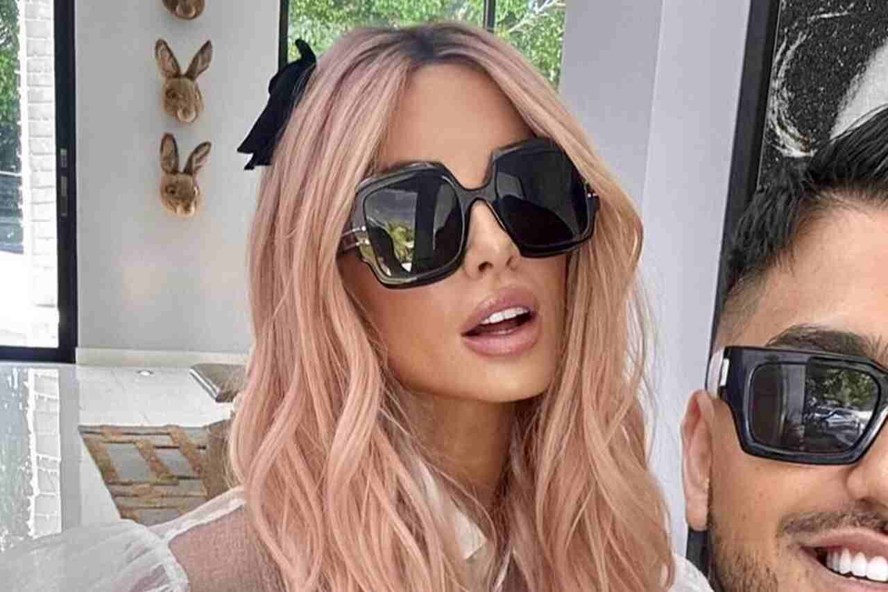 Kate Beckinsale Debuts Pink Hair at a Pomeranian Dog Party