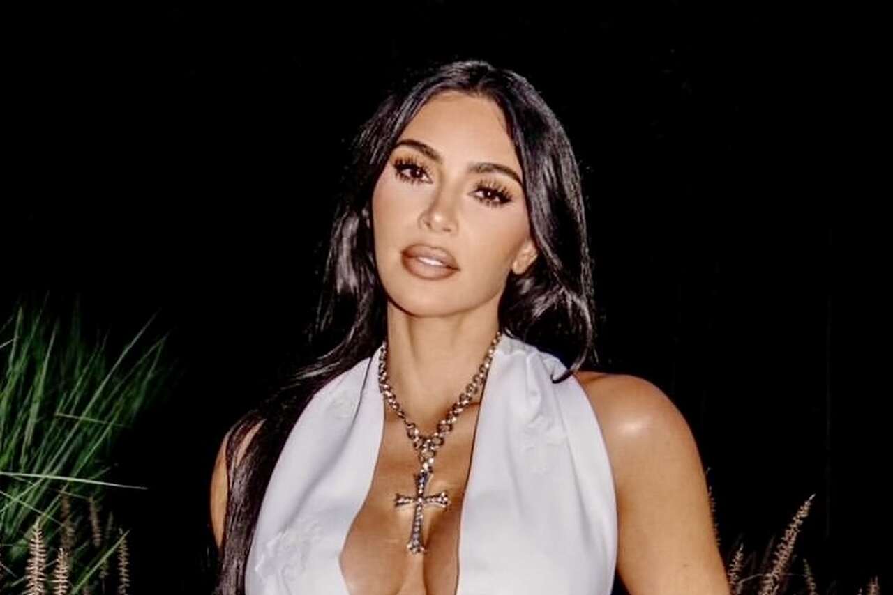 Il marchio di Kim Kardashian torna a vendere un reggiseno con un dettaglio insolito