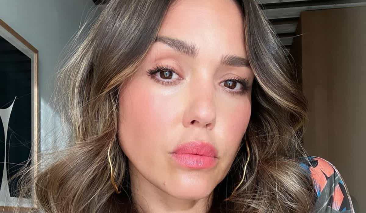 På en øy i Hellas nyter Jessica Alba en ferie med familien. Foto: Instagram @jessicaalba